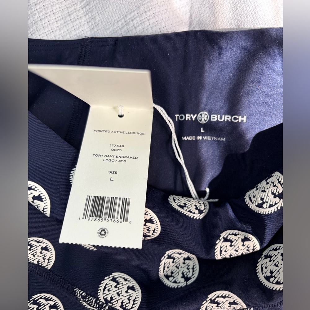 🆕🔹Tory Burch Navy and White T Monogram Patterned Leggings🔹 - Picture 7 of 8